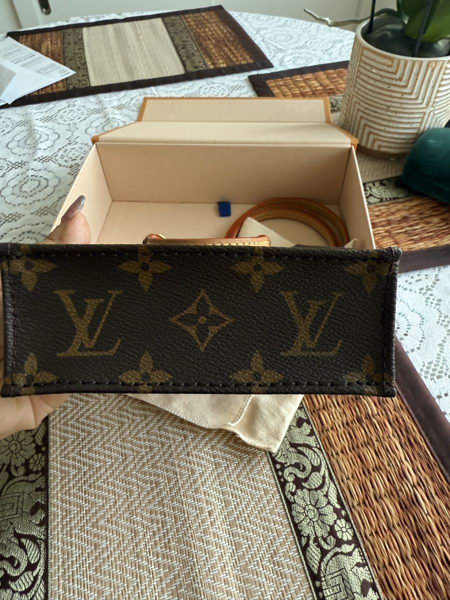 Louis Vuitton Taschen: Louis Vuitton  Petit Sac Plat Tote Bag – Neu (gemäss Beschreibung) aus Zürich von Sweeti39 5