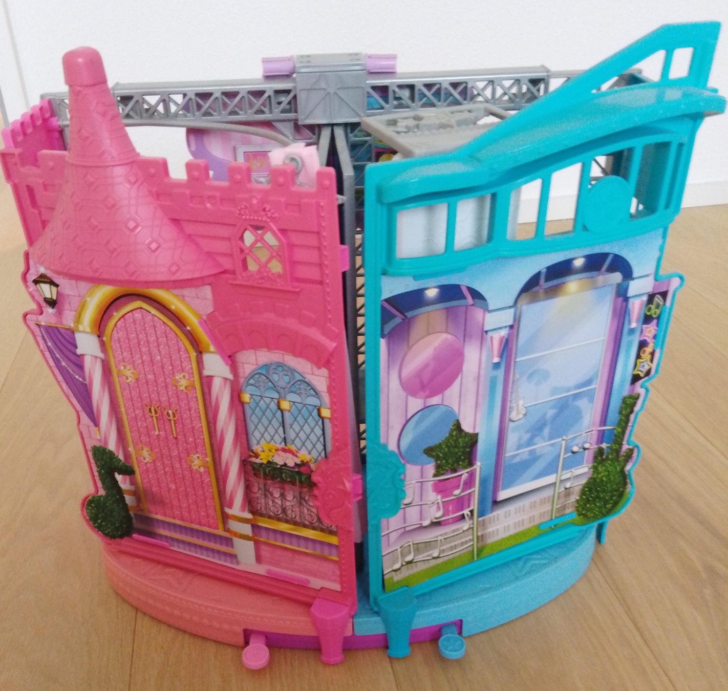 Bambole: Mattel Barbie Popstar Bühne – Usato da Wohlen AG venduto da salamanderspielwaren
