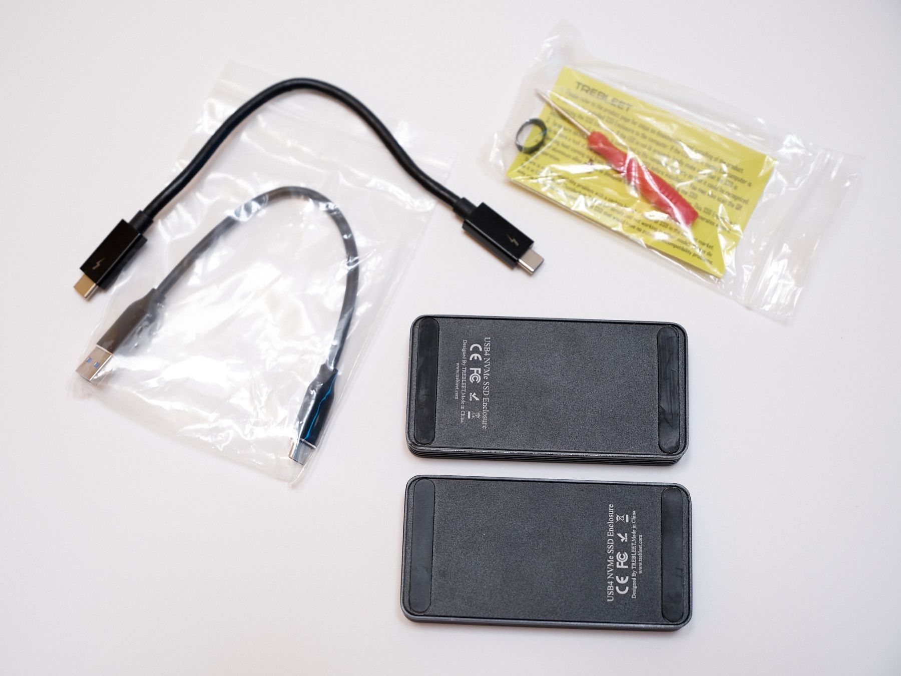 Dischi rigidi: 2 Trebleet Thunderbolt 3 NVMe SSD Gehäuse – Usato da Chur venduto da Gormuur 1