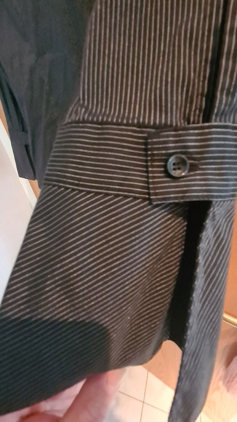 Blusen: Elegante Damenbluse, schwarz, mit glitzer gestreift, 44 – Gebraucht aus Dussnang von Mak13 3
