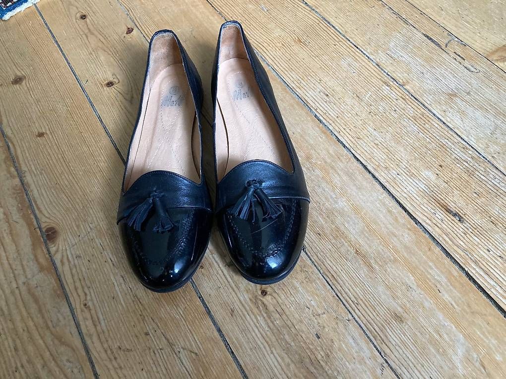Damenschuhe: Mocassins-ballerines à pompons cuir noir véritable – Gebraucht aus Préverenges von Alexmar