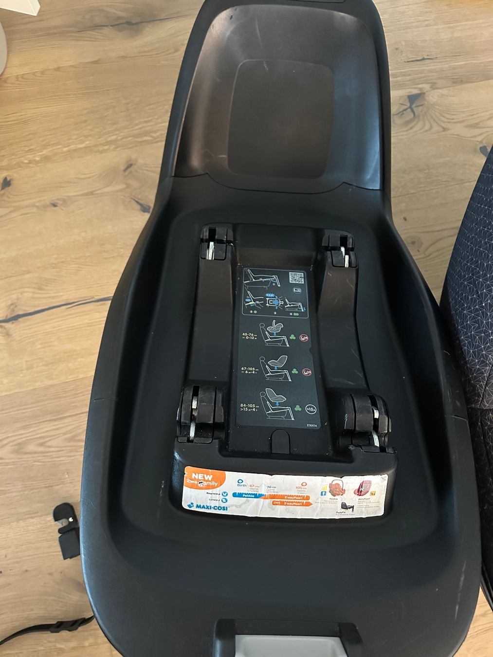 Maxi-Cosi Seggiolini per auto: MaxiCosi 2 Way Pearl mit 2 Way Fix-Basis – Usato da Wettswil venduto da leirum02 1