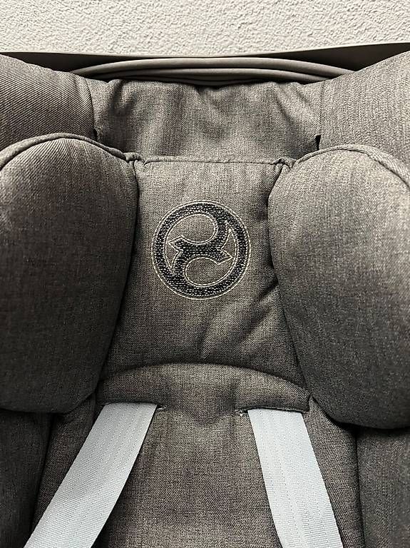 Sièges auto: Cybex Platinum Babyschale  – D'occasion à Eschenz par BeHappyandSpreadlove 2