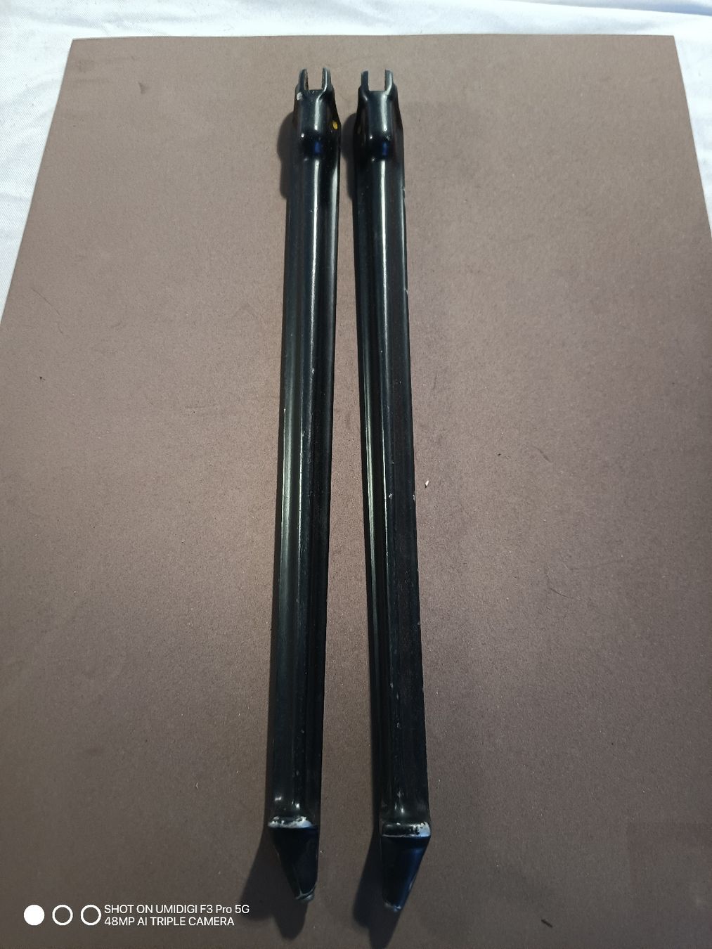 Supporti a parete: Gewehr 57 Stützbein  240mm 2 Stück alt – Usato da Aarwangen venduto da to-hirschi