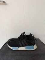 Adidas NMD_R1 Schwarz mit hellblauen Akzenten Gr. 36.5