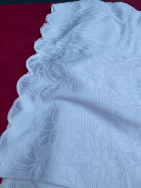 Coperte: Bettdecke weiss glänzend mit Blumen 300x250cm – Nuovo (secondo la descrizione) da Bergdietikon venduto da antovale 2