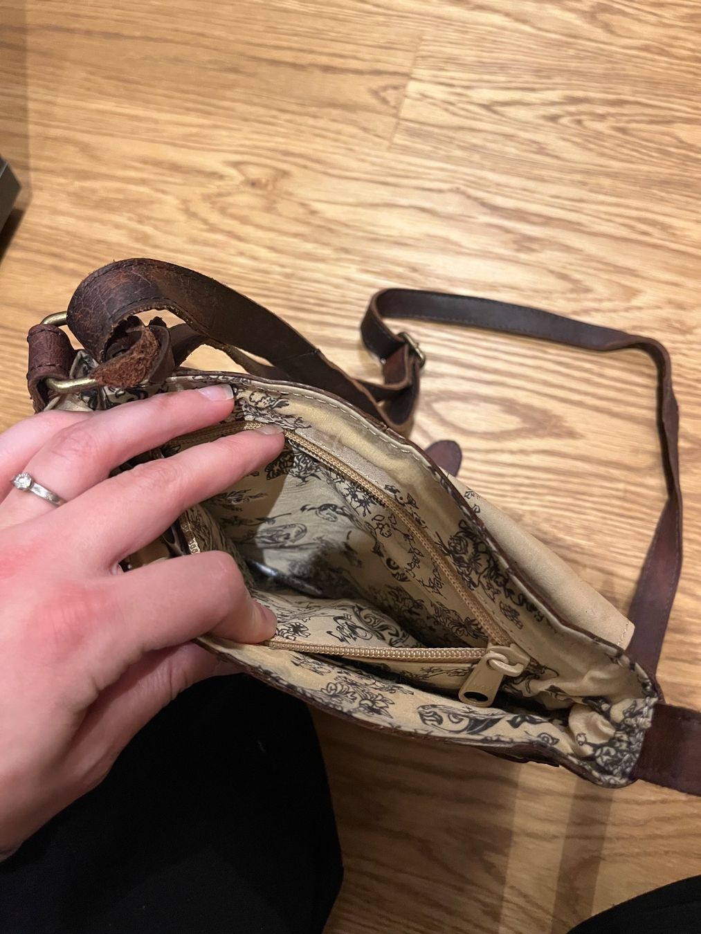 Sacs: Neue kleine Ledertasche – Neuf avec emballage d'origine à Zürich par car_cr6w 4