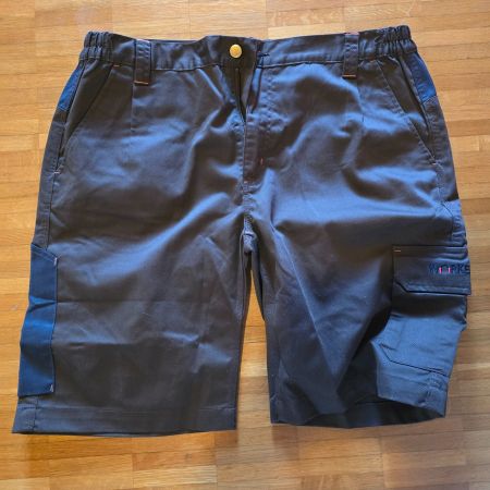 1 Shorts braun Gr. XXXL