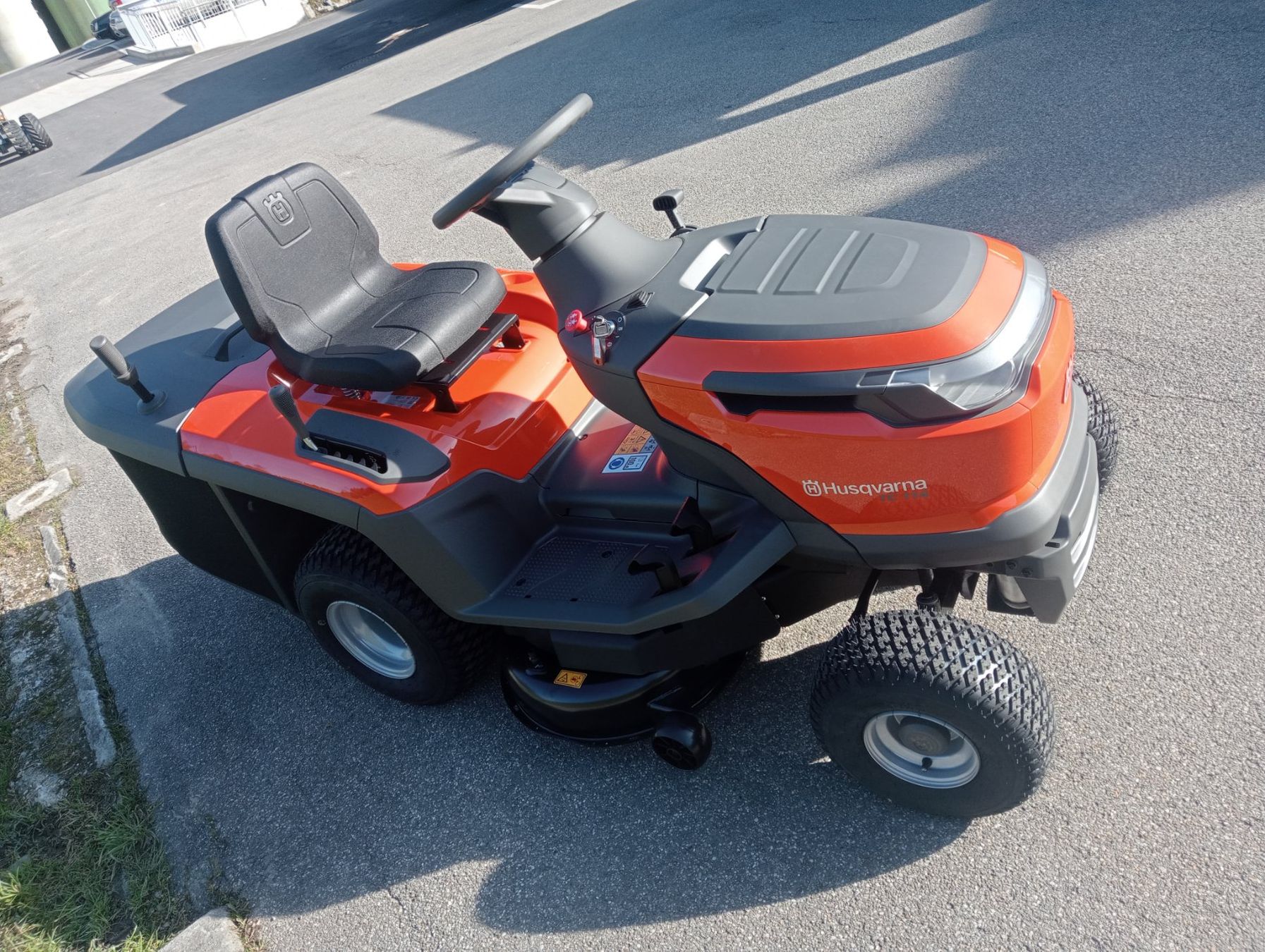 Husqvarna Tagliaerba: Traktor Rasentraktor TC114 Husqvarna – Nuovo e nell'imballaggio originale da Rüegsbach venduto da HusqvarnaShop3418 2