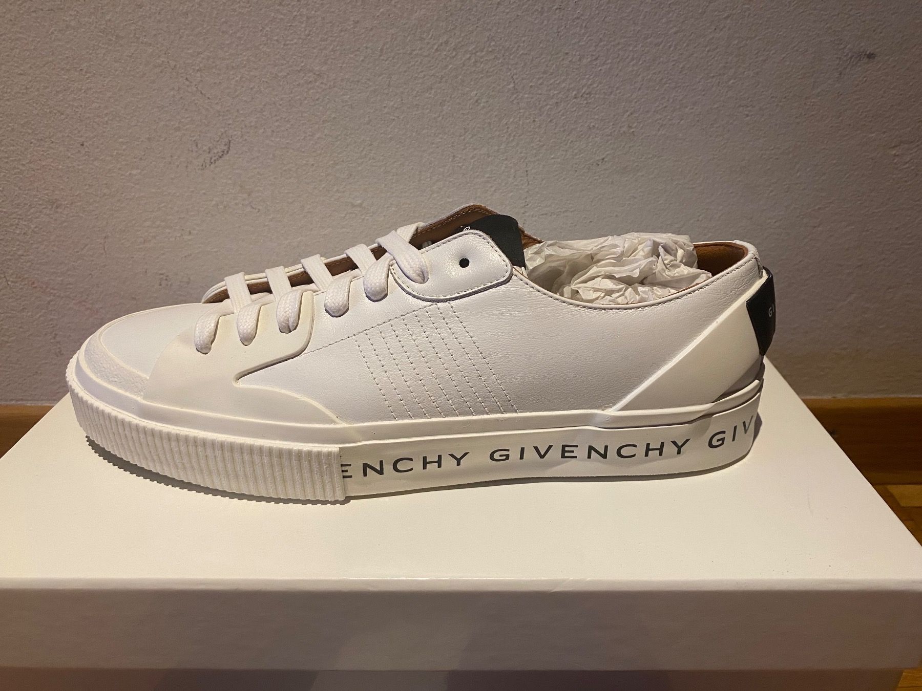 Givenchy Scarpe da donna: Givenchy Sneaker weiss – Nuovo e nell'imballaggio originale da Frauenfeld venduto da stern081 1