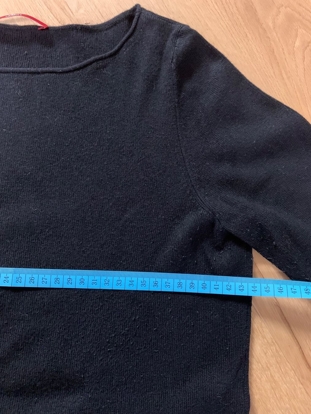 Maglioni & Felpe: schwarzer Pullover mit speziellem Armabschluss / neuwertig – Usato da Meilen venduto da Flockenwirbel 2