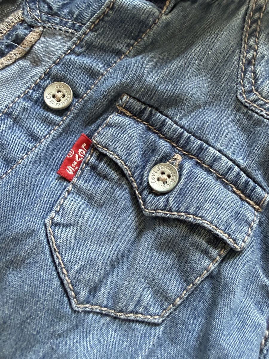 Chemises, Tops & T-shirts: Levi’s Hemd – D'occasion à Zürich par schmickels 2