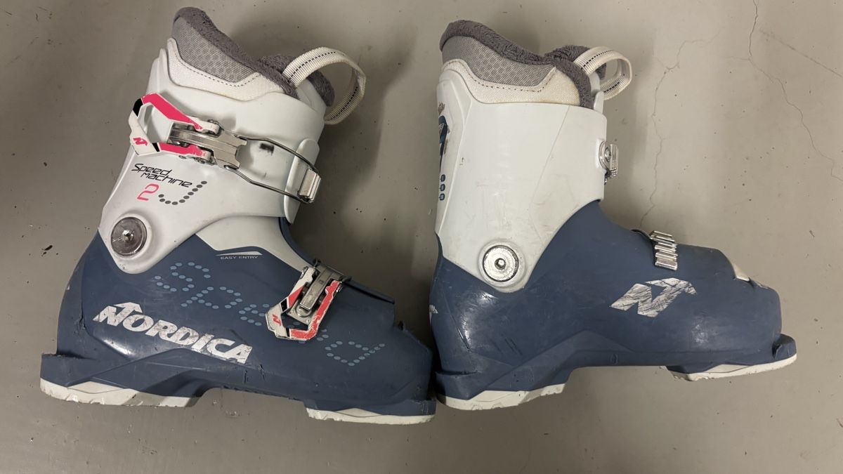 Nordica Scarpe per ragazze: Nordica Speedmachine 21.5cm – Usato da Oetwil am See venduto da FrozenGrace