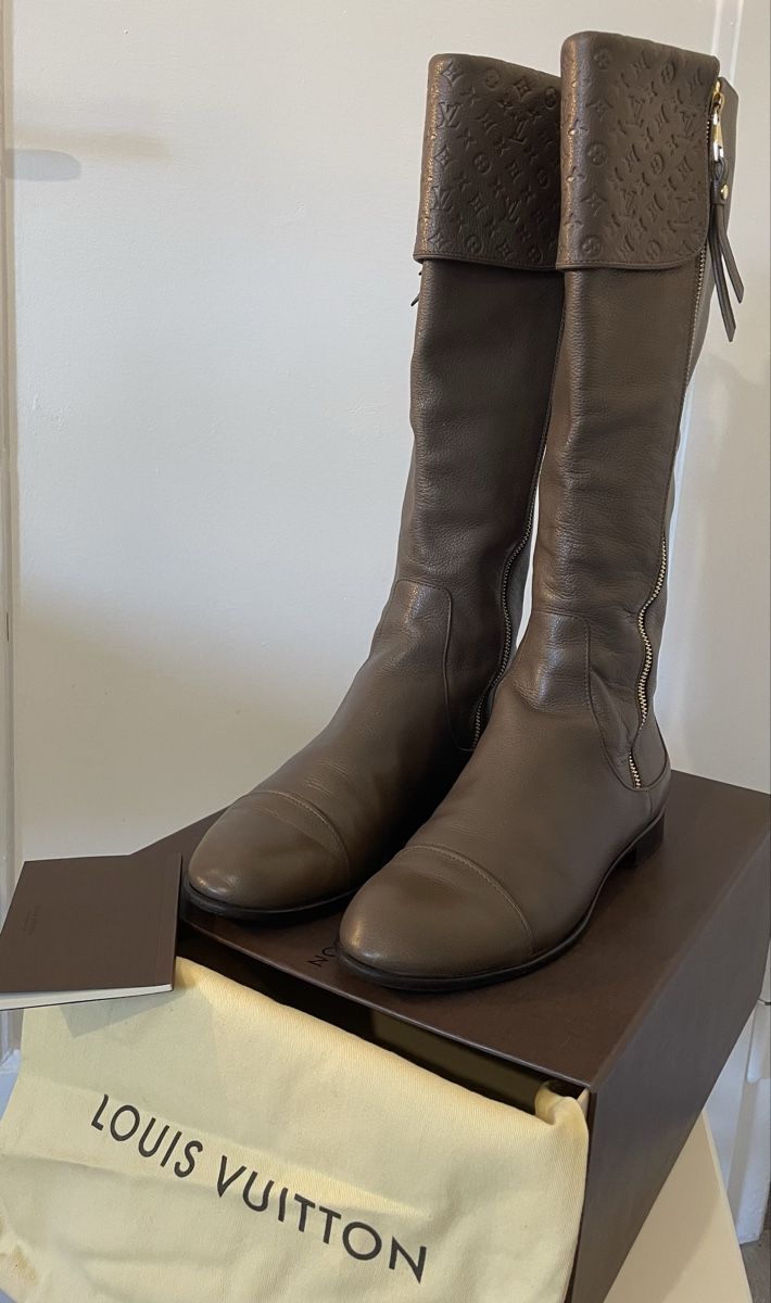 Louis Vuitton Damenschuhe: Stivali LOUIS VUITTON 40.  – Gebraucht aus Bellinzona von nat_j2w5