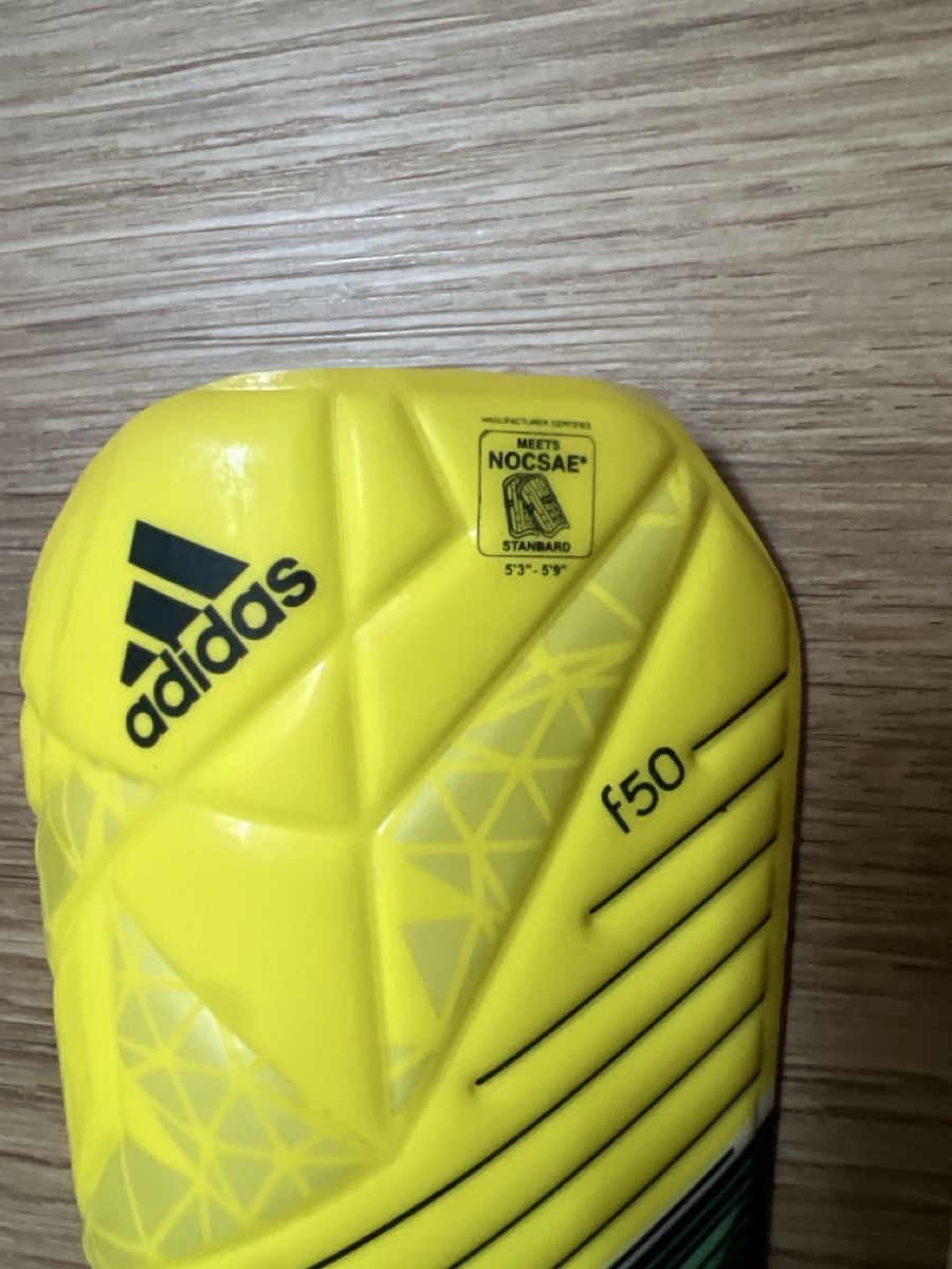 Adidas Kleiderpakete: Schienbein- und Knöchelschoner – Gebraucht aus Linden von luk_7fm7 2