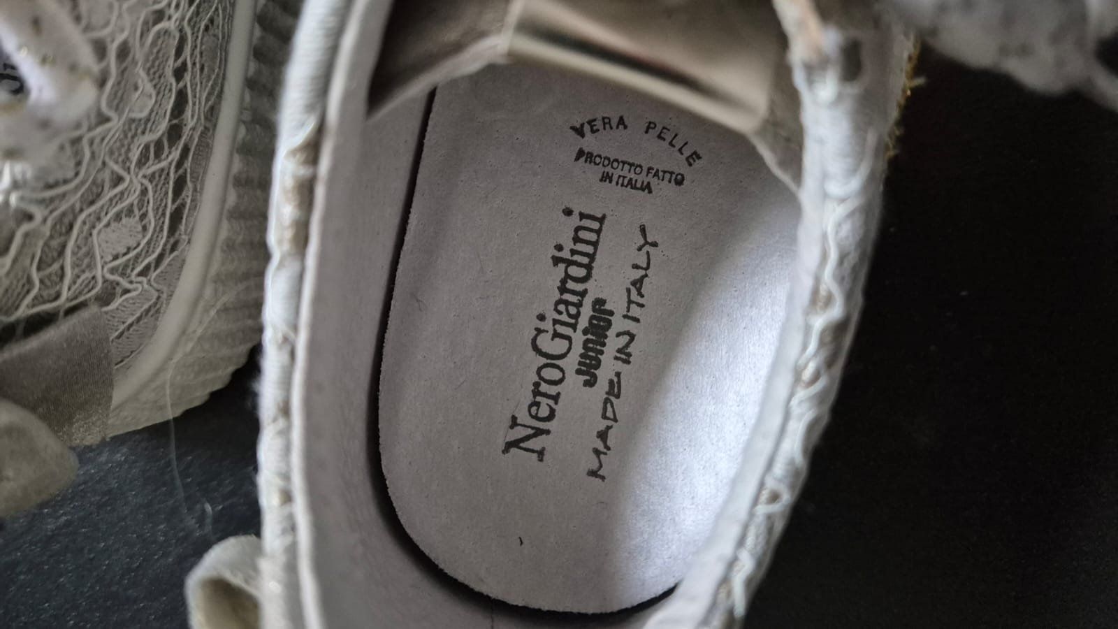 Scarpe per ragazze: NeroGiardini Mädchen-Sneakers, Leder, Grösse 30 – Usato da Dornach venduto da kolibri313 5