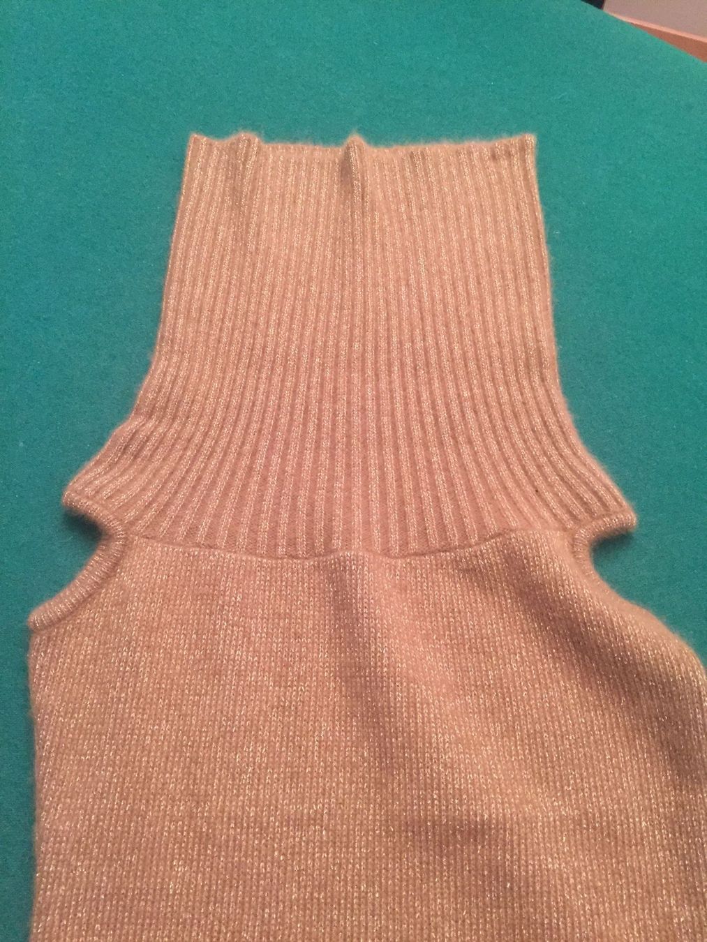 Vestiti: Mini robe 100% cashemire – Usato da Küssnacht am Rigi venduto da CALIFRASQUI 5