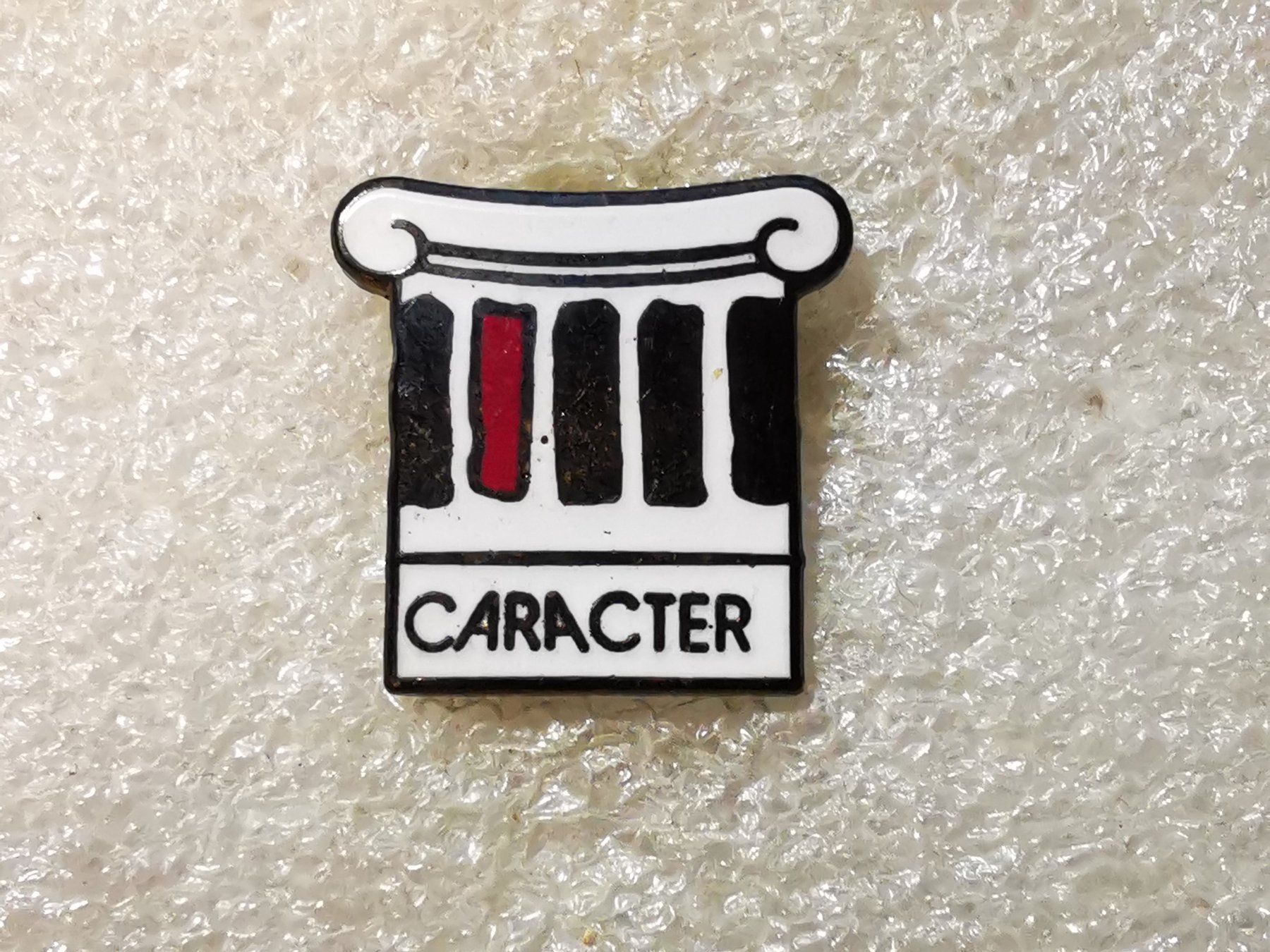Plaquettes & Badges: Ansteckpin 52: Caracter – D'occasion à Oppligen par Pin-Fall-Shop