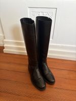 Schwarze Lederstiefel von Bata