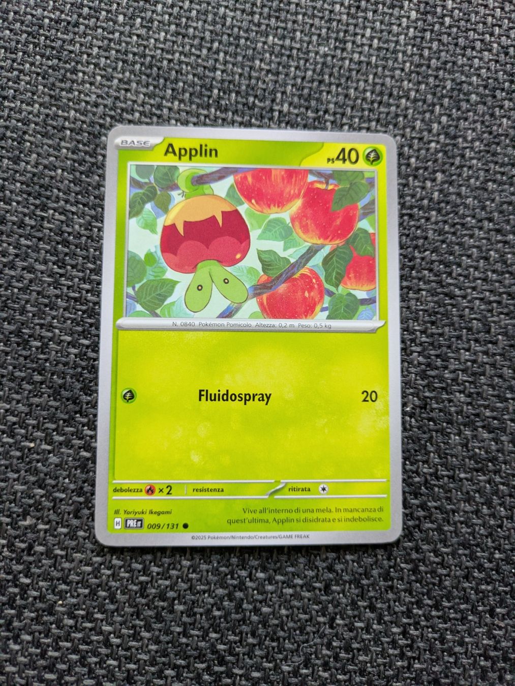 Pokémon Carte collezionabili: APPLIN, PRISMATIC EVOLUTIONS, 9, 2025, COM, ITA, NM/MT – Usato da Losone venduto da AlpineLayer