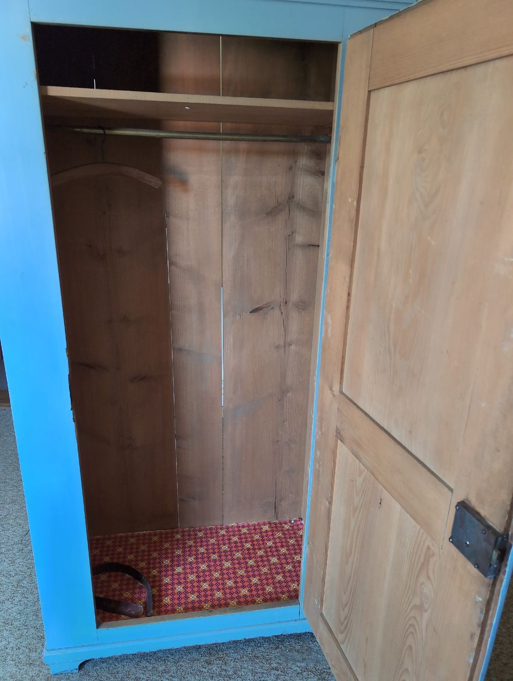 Armadi: Kleiderschrank einflügelig hellblau Holz  – Usato da Aeugst am Albis venduto da Andyw 1