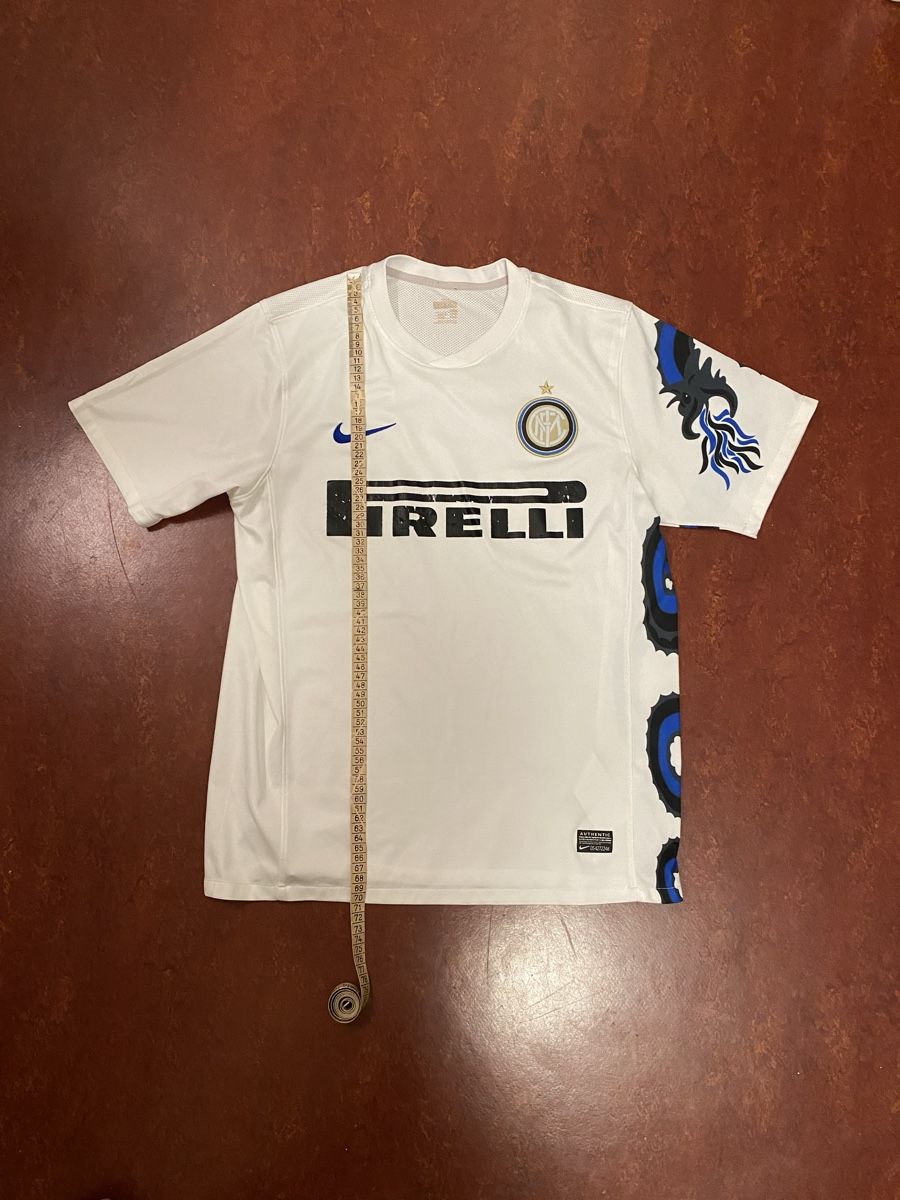 Nike Canottiere & Pantaloni: Inter Milano Away kit 2010 – Usato da Zürich venduto da Royko 2