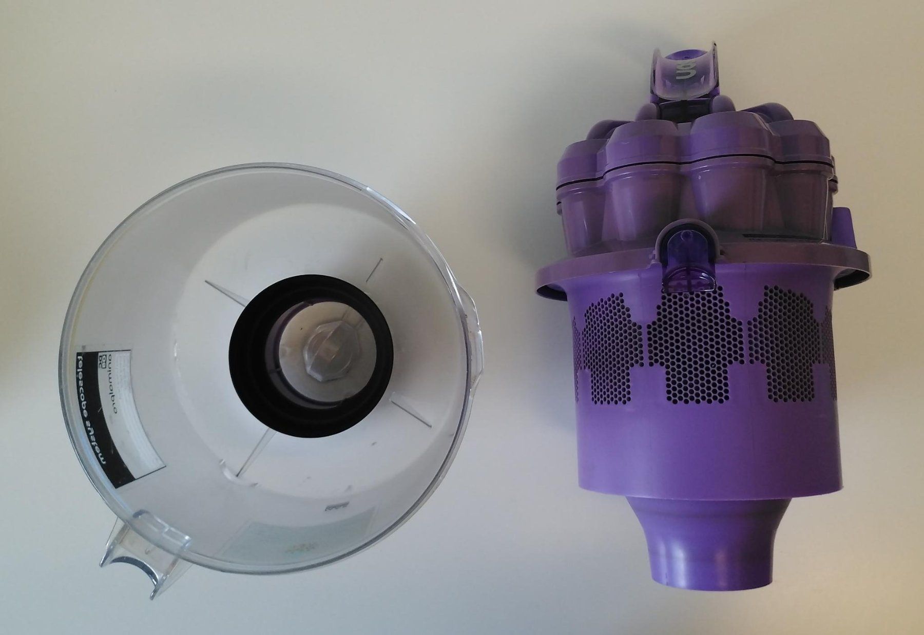 Dyson Staubsauger & Zubehör: Dyson DC08 telescope system animalpro – Defekt aus Basel von  3