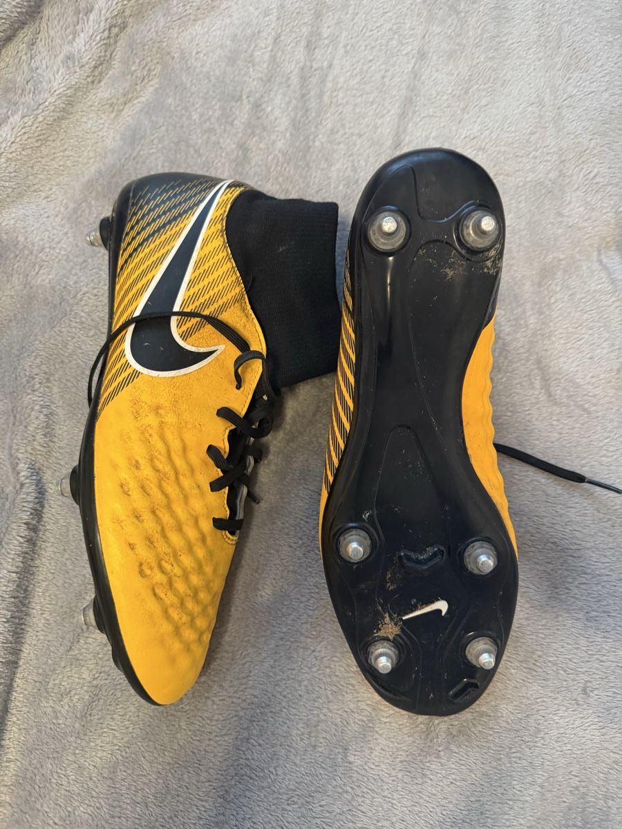 Nike Scarpe da uomo: NIKE FUSSBALLSCHUHE MIT STOLLEN – Usato da St. Moritz venduto da ari_9fcv 3