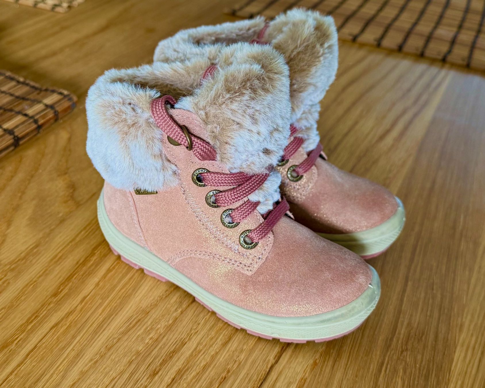 Scarpe per ragazze: Winterstiefel Superfit Mädchen Grösse 24 – Usato da Zürich venduto da pla_t6kn