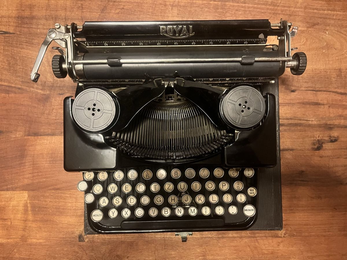 Macchine da scrivere: Royal Schreibmaschine Antik – Usato da Binningen venduto da Lillocon 5