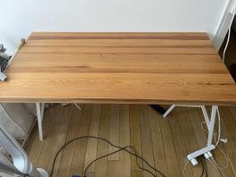 Schreibtisch