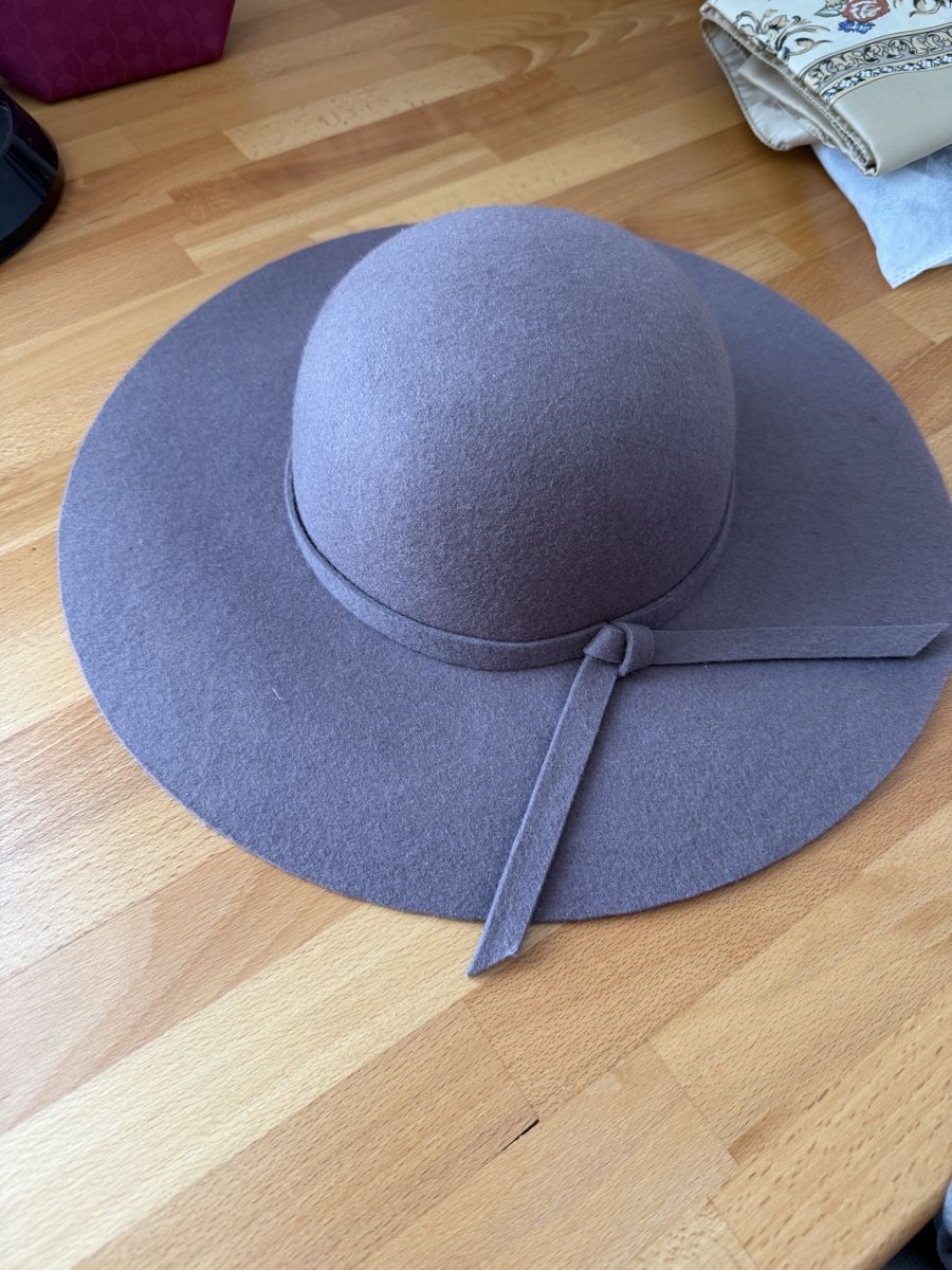 Copricapi, berretti & cappellini: Stylish Wool Floppy Hat – Usato da Zürich venduto da Eb_