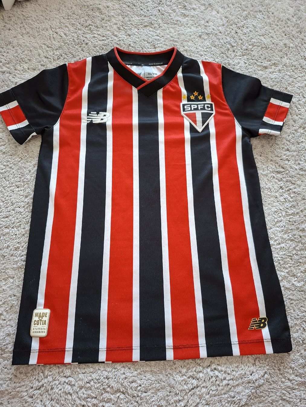 New Balance Scarpe, pantaloni & magliette da ginnastica: Maillot New Balance SPFC junior taille 10/YM rayé – Usato da Renens VD venduto da ser_j2fn
