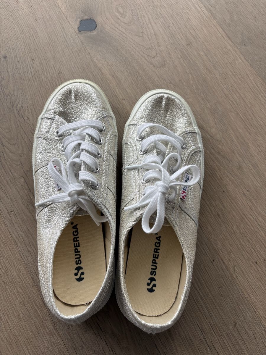 Superga Damenschuhe: Superga Sneaker Silber Glitzer Gr. 38 – Gebraucht aus Rüttenen von Peace61