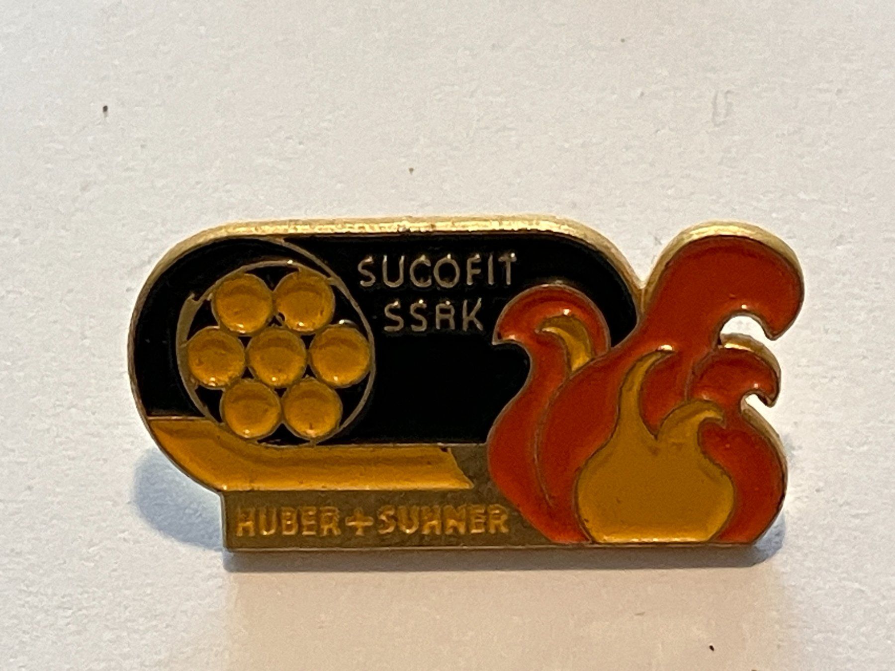 Placchette & Badge: 1 Pin Huber & Suhner Sucofit SSAK – Usato da Basel venduto da djwwpp