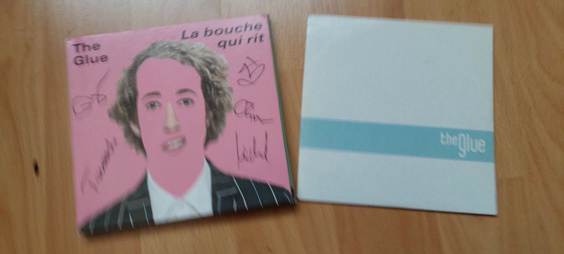 CD: The Glue - La bouche qui rit - Shy – Usato da Aurigeno venduto da AnnaM46