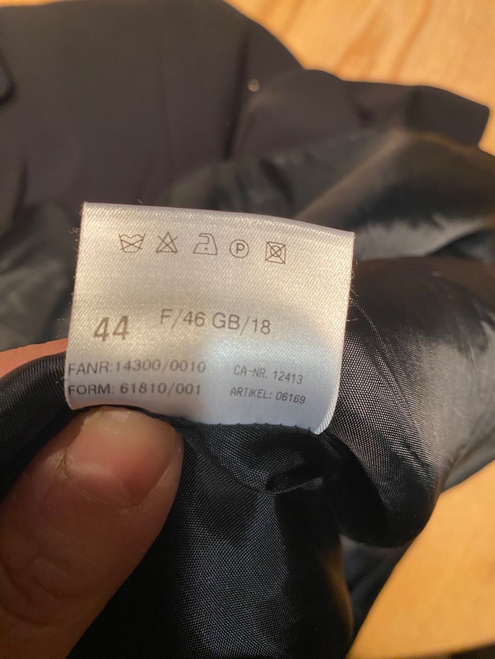 Completi & Tailleur: Blazer schwarz Gr. 44 schwarz – Usato da Hettlingen venduto da BKH2021 2