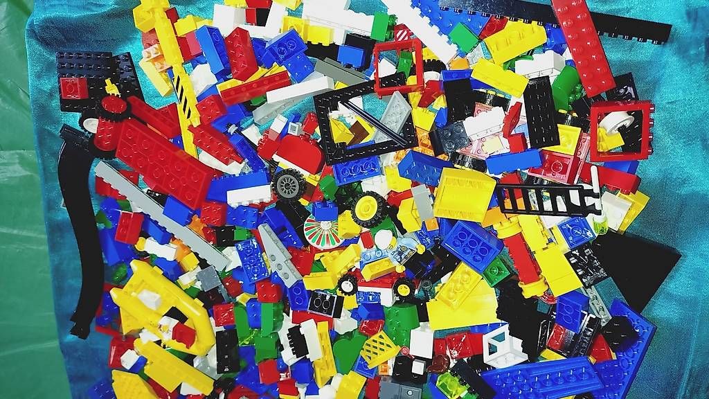Lego Kit di costruzioni: Lego Classic-Basic-Figuren Kiloware gemischt 1,4kg – Usato da Schwarzenbach(Huttwil) venduto da Padielito 3