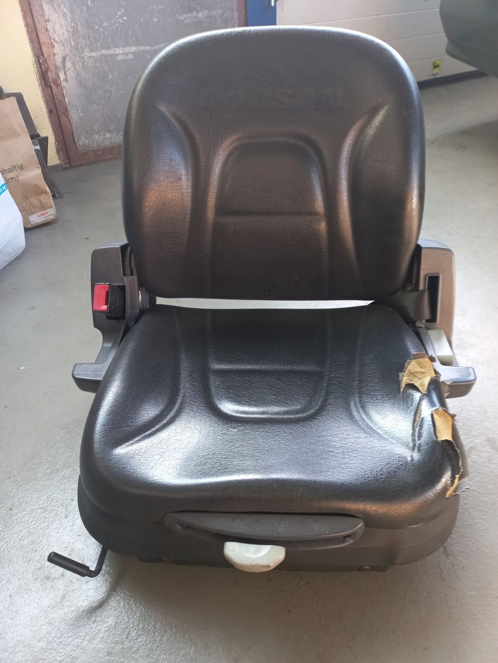 Carrelli elevatori e a forche: Staplersitz Traktorensitz Transporter Stapler Traktor Sitz – Usato da DULLIKEN venduto da Lerchclassicdulliken