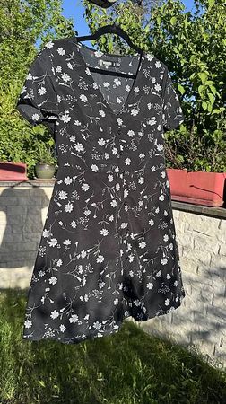 Schwarzes Blumenkleid Missguided Gr. 40