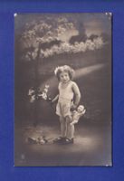 ENFANT - Jeune fille et fleurs - Poupée