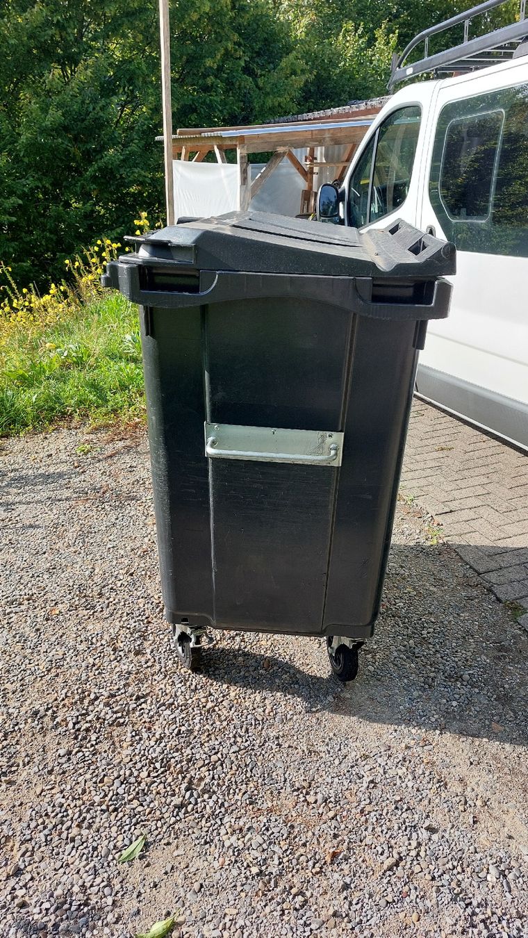 Altro per Ufficio & Commercio: Abfallcontainer 660 L mit Deckel und Räder – Usato da Uerkheim venduto da Sternschuppe 3