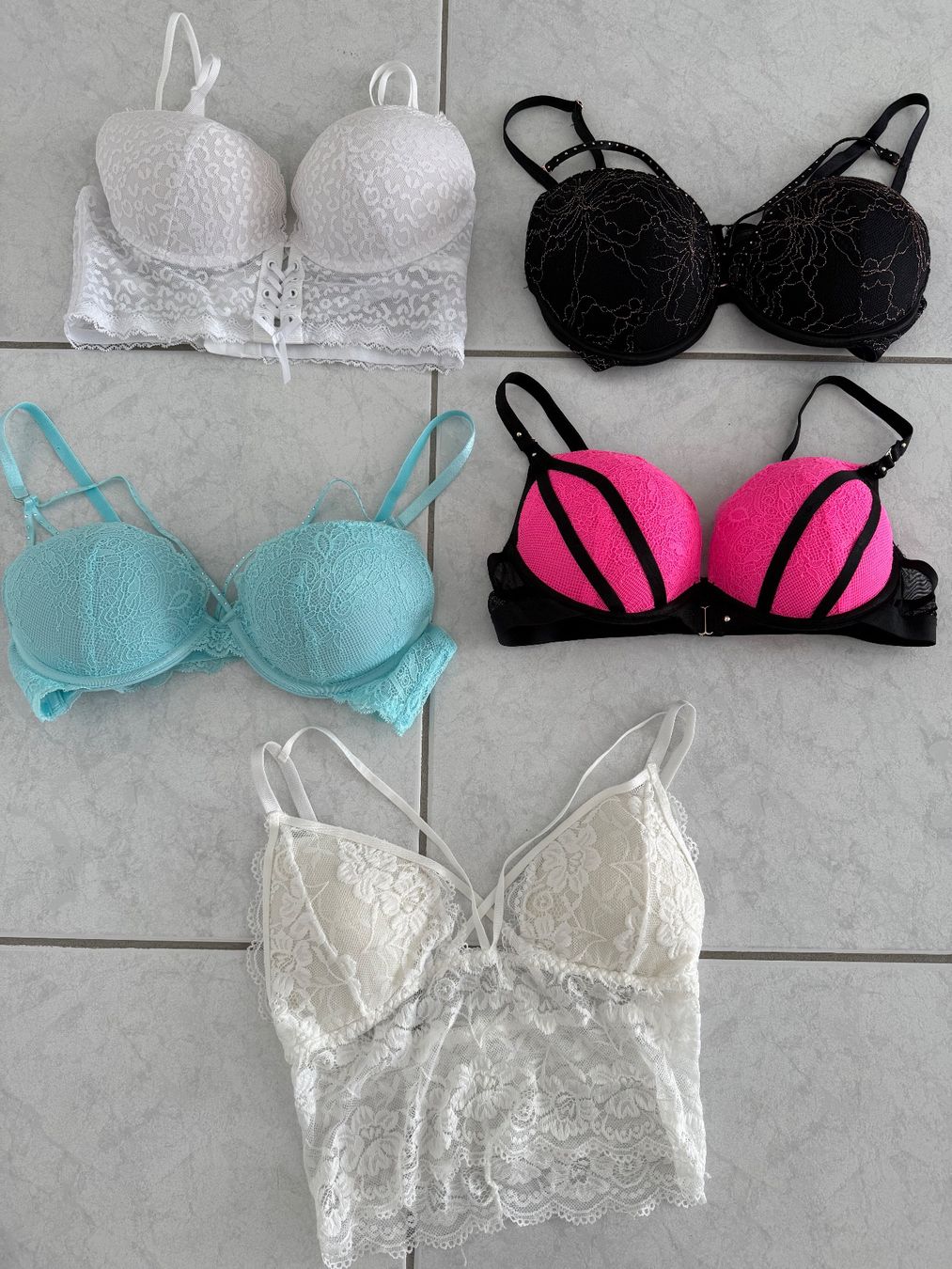 Altra biancheria intima: 5 Bh‘s 75C – Nuovo (secondo la descrizione) da Luzern venduto da CocoLoco82