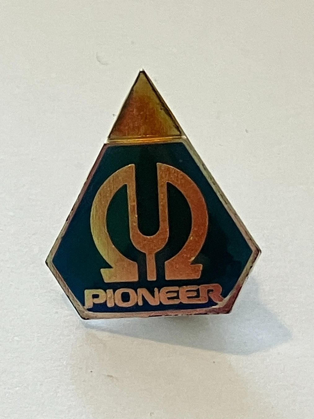 Placchette & Badge: 1 Pin Pioneer – Usato da Basel venduto da djwwpp