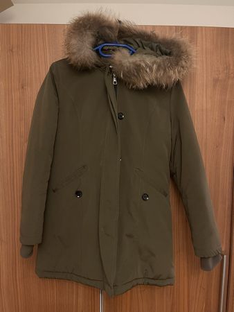 Winterjacke mit Echtfell, Gr. 36, olivgrün