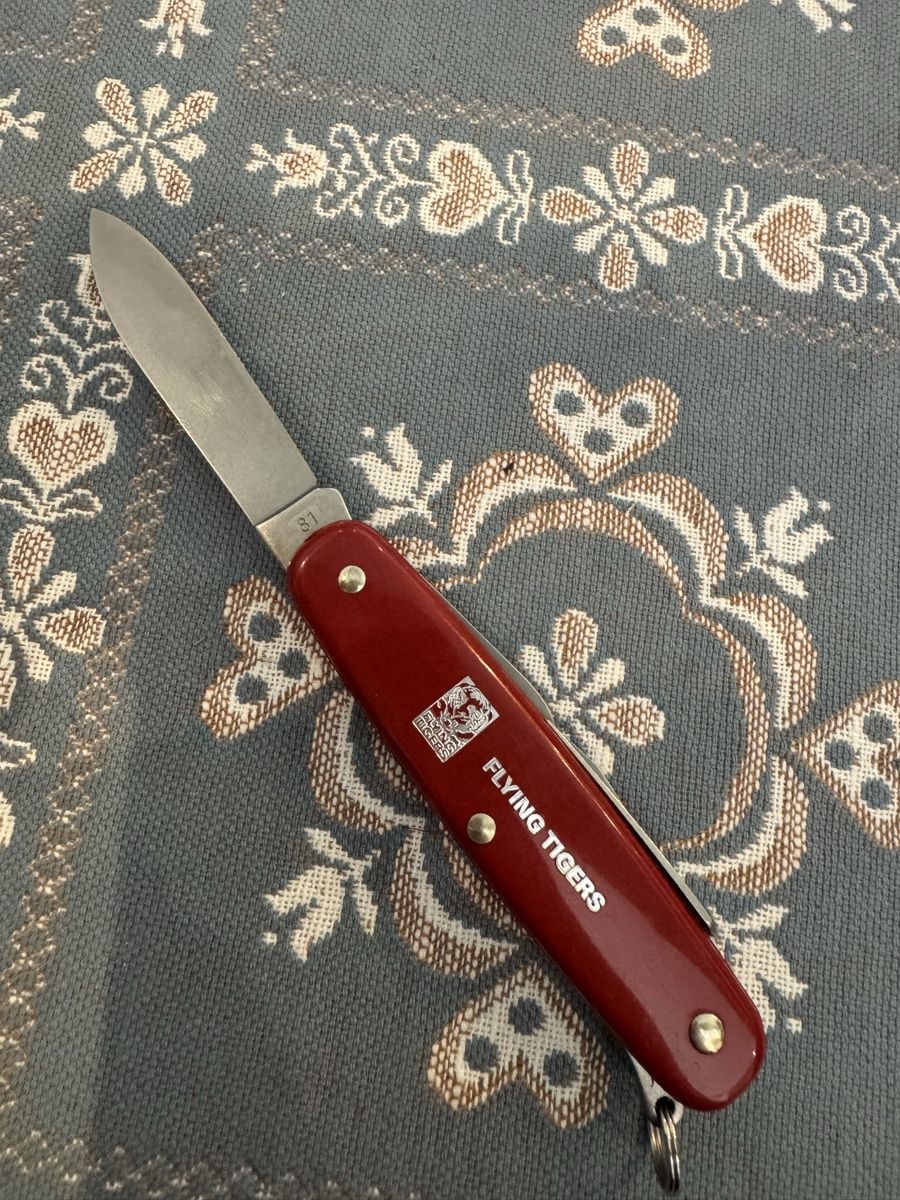 Victorinox Coltelli tascabile: Couteau multifonction "Flying Tigers" rouge, excellent état, – Usato da Bern venduto da Kevin051 3