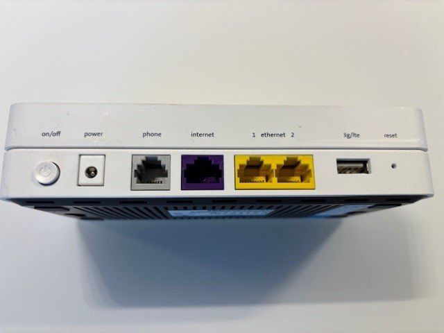 Swisscom Modem & Router: Swisscom Internet Light Internet Box – Usato da Hütten venduto da Nid0 1