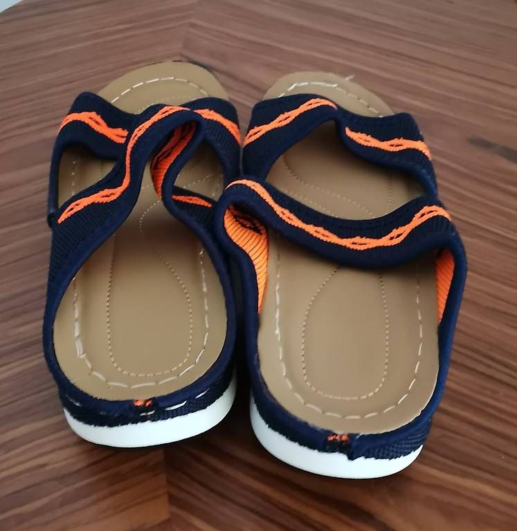 Scarpe da donna: Hausschuhe blau mit orangefarbene Muster, Gr. 37 – Nuovo (secondo la descrizione) da Muri b. Bern venduto da Claudiahuegli 1