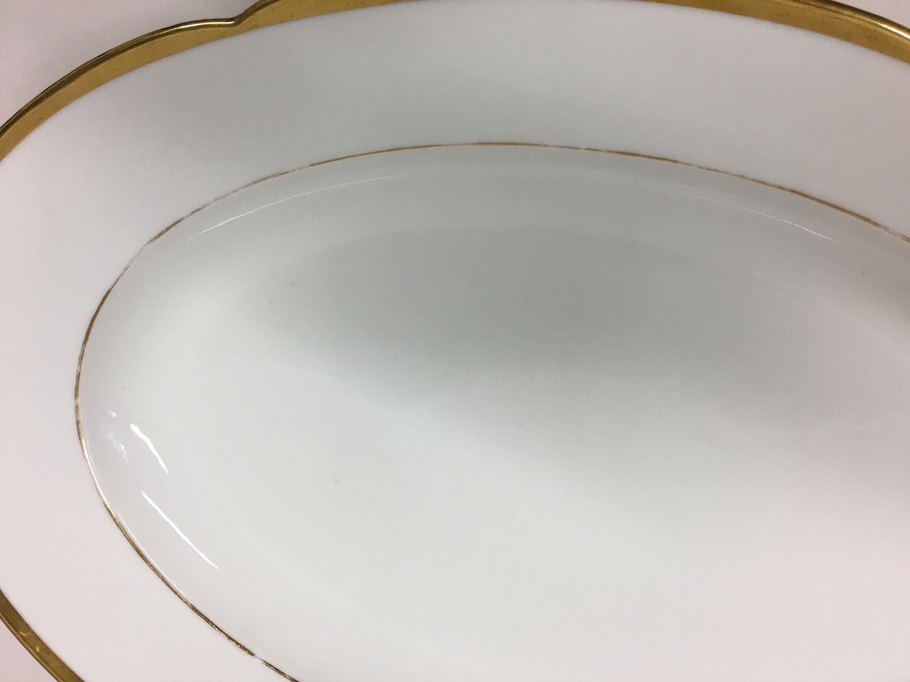 Servierplatten: Servierteller oval weiss mit Goldrand Grösse 56cm – Gebraucht aus Olten von ELHANDEL 2