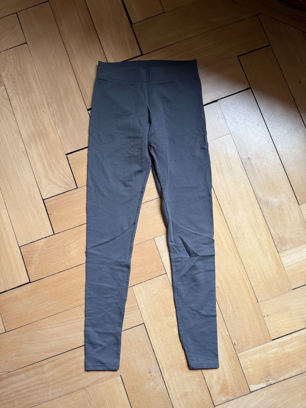 H&M Leggings: Leggings grau S – Gebraucht aus Zürich von Diazaio